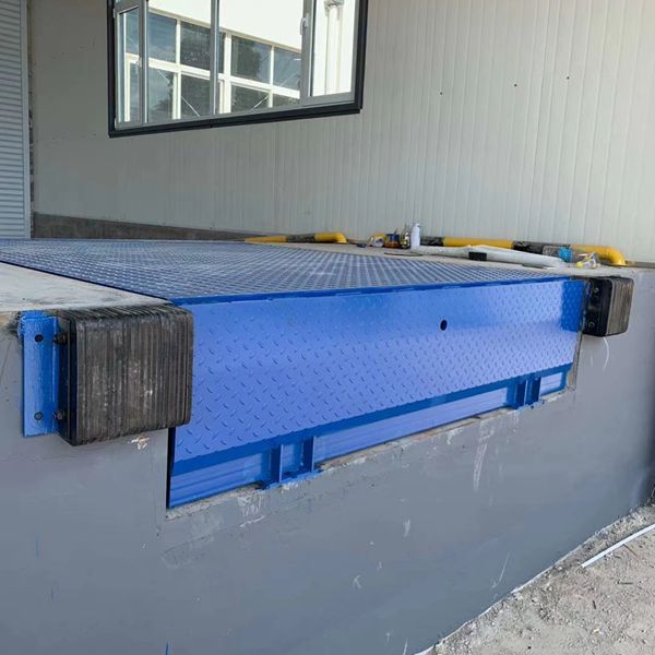 南通工業(yè)輔助搬運(yùn)登車(chē)橋廠家
